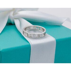 Tiffany & Co. Atlas Ring Vintage Classic Roman Cutout Numerals Band Size 5